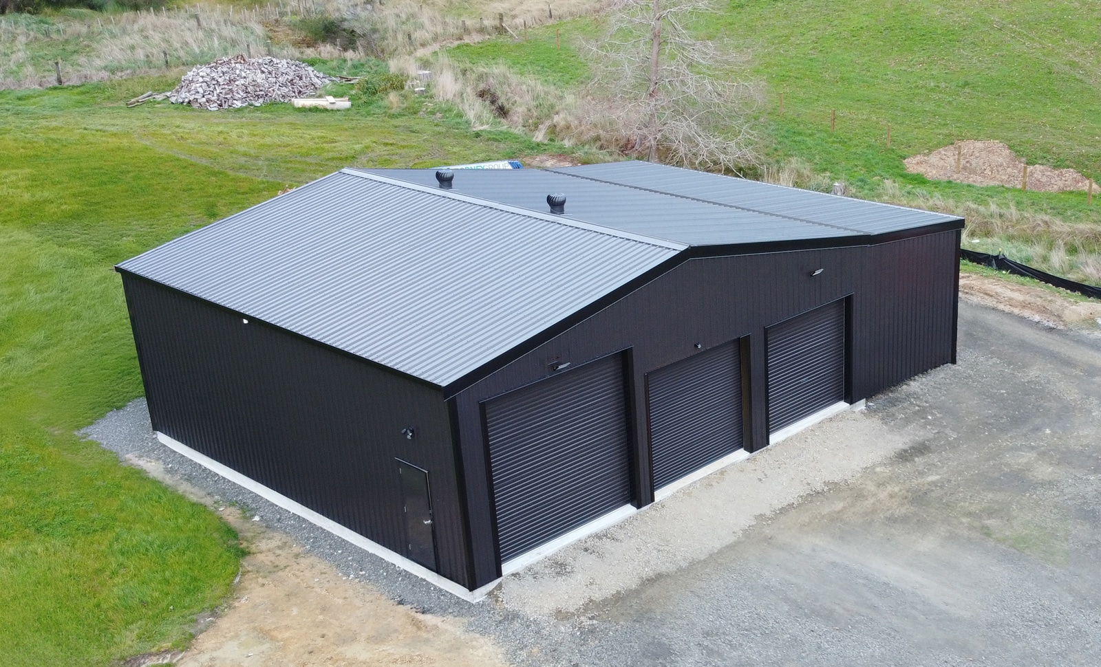 Garage + Workshop 192m2